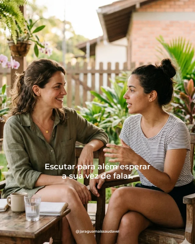 Quantas vezes, no meio de uma conversa, a gente já está pensando no que vai responder?Mas escutar de verdade é um pouco diferente! Aqui, estamos falando da escuta ativa, quando estamos ali por inteiro.👉 Esse é um dos gestos mais simples e mais raros de cuidado. Pratique!#Pertencer #Escutaativa #Conexões #JaraguáMaisSaudável