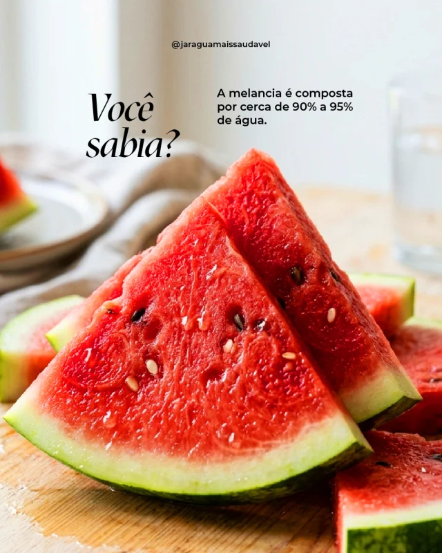 A fruta que é quase só água! 🍉💧Com cerca de 90% a 95% de água, a melancia é uma ótima aliada para ajudar na hidratação, especialmente nos dias mais quentes.E o melhor: além de refrescante, é doce, leve e fácil de incluir no dia a dia.Que tal colocar a melancia de sobremesa? São pequenas escolhas cuidam da sua saúde!#Comer #JaraguáMaisSaudável #Alimentação #Hidratação #Melancia