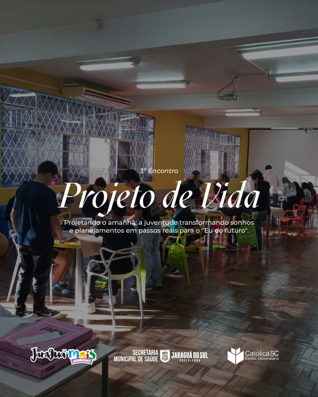 No último sábado, realizamos o terceiro encontro do Projeto de Vida, por meio do Convênio nº 077/2026. Com o tema "Eu do Futuro", os adolescentes foram convidados a refletir sobre seus sonhos, objetivos e os caminhos que desejam trilhar para alcançá-los.O encontro contou com a participação dos acadêmicos da Universidade Católica de Santa Catarina e foi mediado pelo professor Marcos, proporcionando um espaço de diálogo, troca de experiências e construção de propósito.Acreditamos que fortalecer o protagonismo dos jovens é investir em um futuro mais saudável, consciente e conectado com a comunidade.#JaraguáMaisSaudável #Pertencer #ProjetoDeVida #Juventude #Futuro #Propósito #ComerMoverPertencer